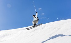 开云体育APP下载-赛道上的中国火焰，周冠宇点燃赛场，梅赛德斯力克哈斯车队