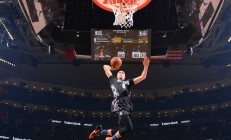 开云体育中国-范弗利特末节狂飙导演逆转好戏 尼克斯力擒灰熊彰显强队底蕴