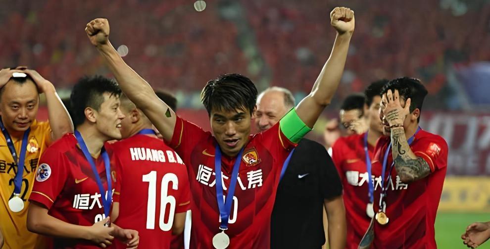 包含恒大雄心满满，冲击淘汰赛！的词条