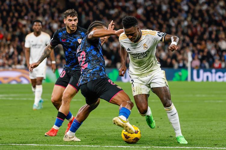 关于埃尔切客场意外战胜豪门瓦伦西亚的信息