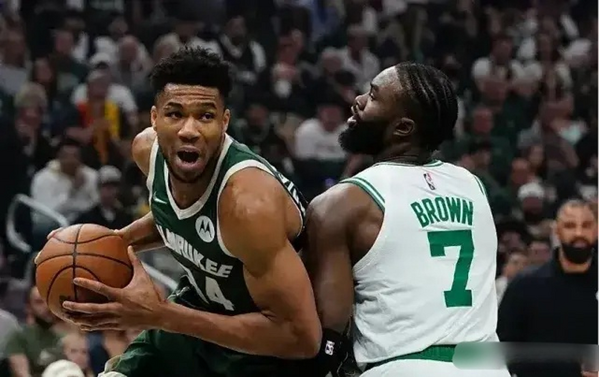 凯尔特人B队碾压雄鹿，西蒙斯送出助攻的简单介绍