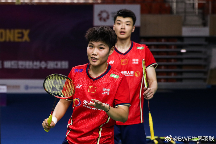 关于韩国队逆转中国队，黄鸭组合刷新纪录的信息