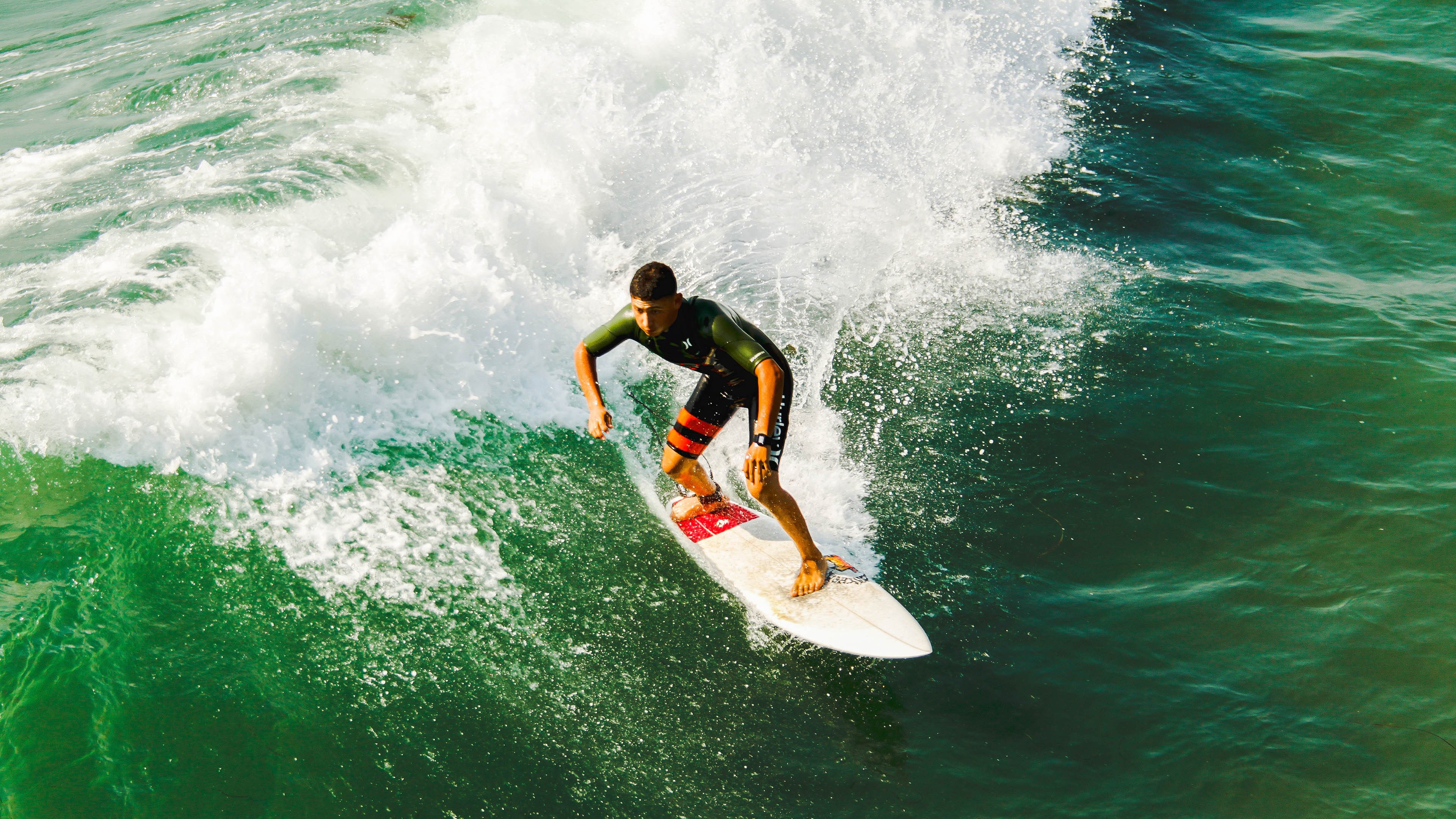 跨界奇观，当哥伦比亚粉碎乌拉圭，阿拉巴在NBA季后赛接管比赛